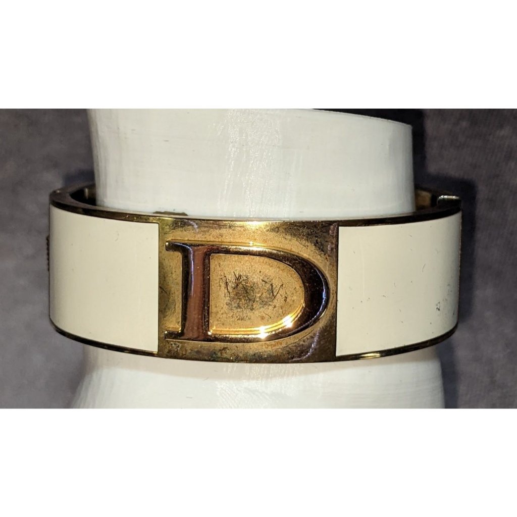 C Wonder Gold And White Clamper Bracelet 16$